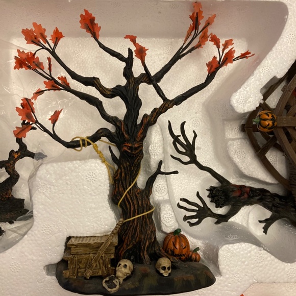 Department 56 Legends of Sleepy Hollow set - Picture 3 of 5